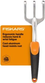 Fiskars Ergo Garden Cultivator, Hand Tool for Digging, Aerating & Weeding - Image 2