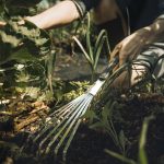 Fiskars Xact Hand Rake, Ergonomic Handle for Heavy Duty Gardening - Image 3