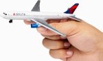 Daron Delta Air Lines Die-Cast Model Airplane Toy - Image 4