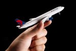 Daron Delta Air Lines Die-Cast Model Airplane Toy - Image 5
